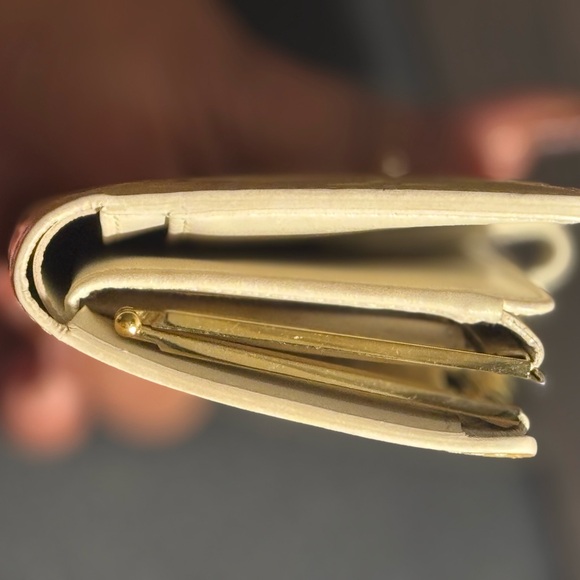 🌞🎉EUC Louis Vuitton Kiss Lock Wallet Coin purse Vernis Authentic-code MI0027. - Picture 7 of 12